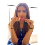 Jasmin Bhasin Instagram - NIVEA COLORON- New range of Crayons 💄💄💄Life has gotten a lot more simpler with something taking care of my lips 👄👄👄the colours make my face glow not just the lips😍😍😍😍 my absolute favourite! 😋😋😋 Use my coupon code JASM20 and get a 20% discount when you shop your COLORON on www.purplle.com #NIVEACrayonColorAndCare #GetYourCOLORON #NIVEAForYou @letspurplle @niveaindia 📸 @sumitnehra009