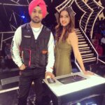 Jasmin Bhasin Instagram – Do you know mein tere utte kinna mardi?
@diljitdosanjh ❤️
#fanmoment