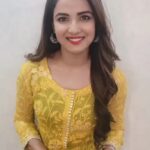 Jasmin Bhasin Instagram – Guys follow me on @helo_app for exclusive pictures and videos 👻