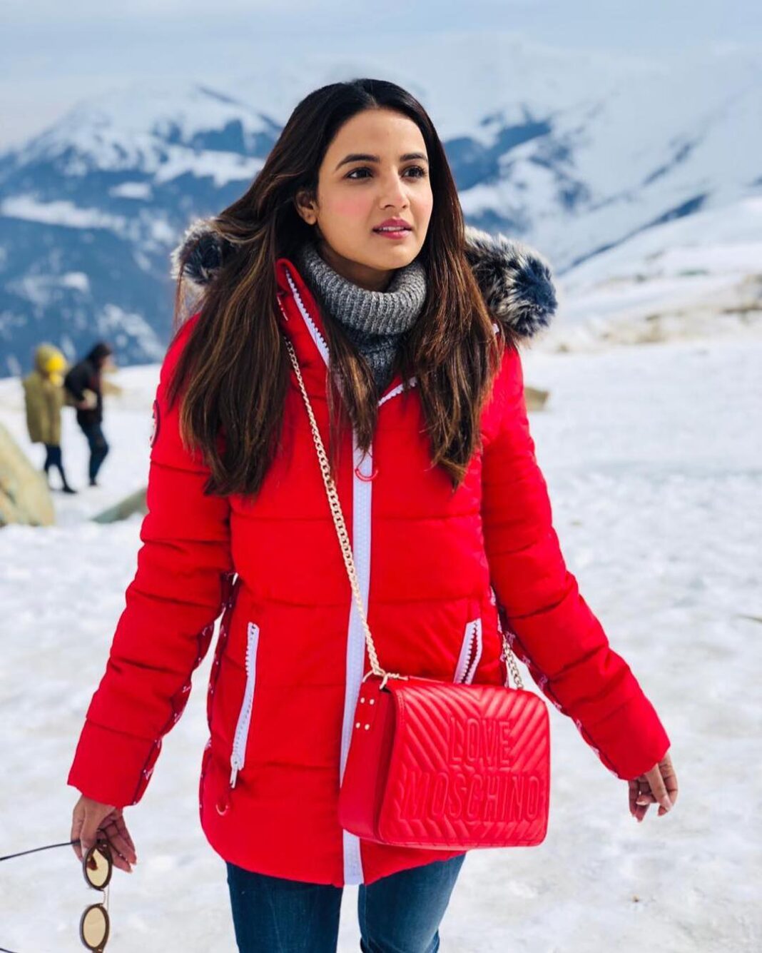Jasmin Bhasin Instagram - And I went into the new year loving myself a little less, but a little more where it actually mattered ✨✨ #gratitude #blessed