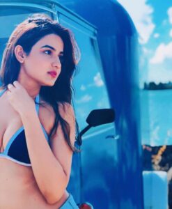 Jasmin Bhasin Instagram - Endless blues...... #asfreeastheocean