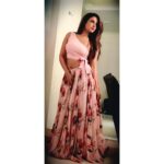 Jasmin Bhasin Instagram – ‘She’s beautiful, and therefore to be wooed; She is woman, and therefore to be won’ 🧚‍♂️
Shakespeare