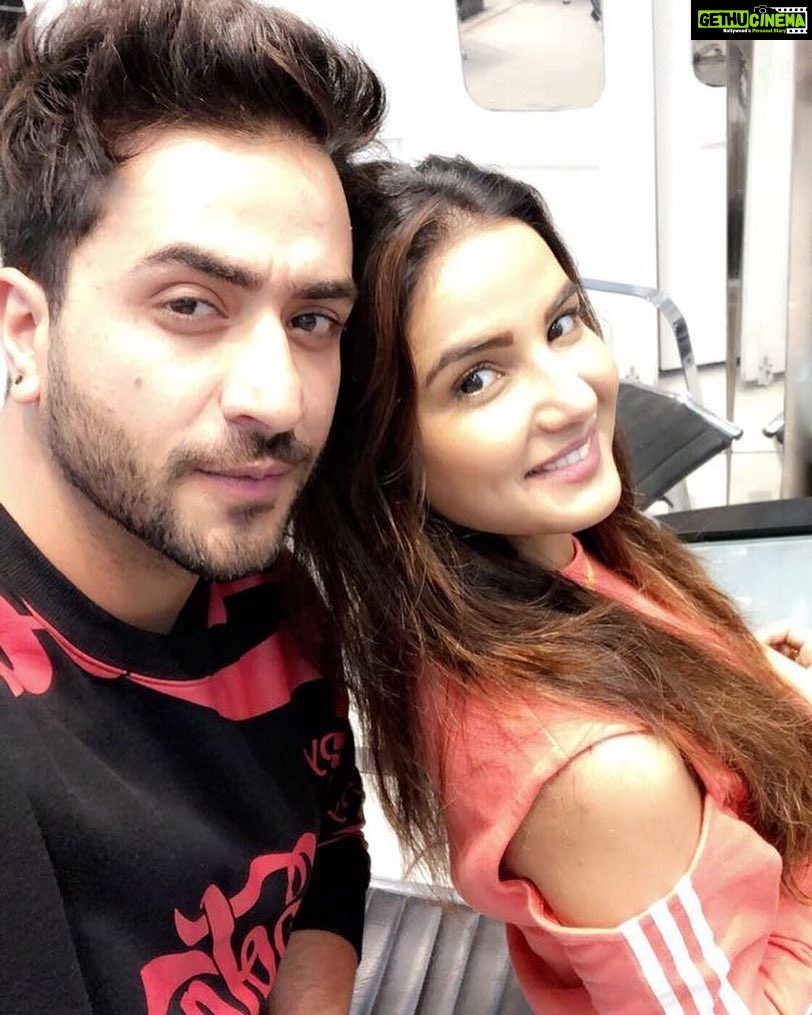 Jasmin Bhasin Instagram - Aly, thank you sooo much for being there. Don't know how this journey would have been without you. With you I lived the moments which I can't put into words ever. These memories will last forever. Tune mujhe jitna rulaya usse zaada hasaya. You kept me safe and happy ❤️ #meillursamis
