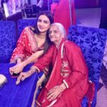 Jasmin Bhasin Instagram - Between the earth and the sky above, nothing can match a grandmother's love❤️ #mydadisthebest #nofilterneeded