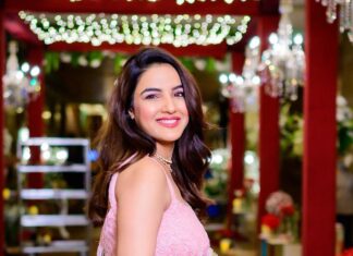 Jasmin Bhasin Instagram - Eid Mubarak 🌙 All dolled up for #dishulkishaadi Styled by @ankiitaapatel Saree by @soshaibysofi Neck piece and Kada @curiocottagejewelry Clutch @ru.saru