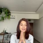 Jennifer Winget Instagram - Social distancing is crucial during this trying time and we’re all in this together. It’s funny if you come to think of it, but a virus has managed to equalise us all - caste, class, religion and creed. But Social distancing doesn’t need to be boring. While this video will seem like a plea to stay indoors and stay safe (and not be callous and come out celebrating just yet🙄), I also come bearing tips on how to turn this self isolation positively around and make it more about self care and shifting the focus on mental health. So stay tuned to my stories, take a look at what I’ve been up to. Be my quarantine? ☺️