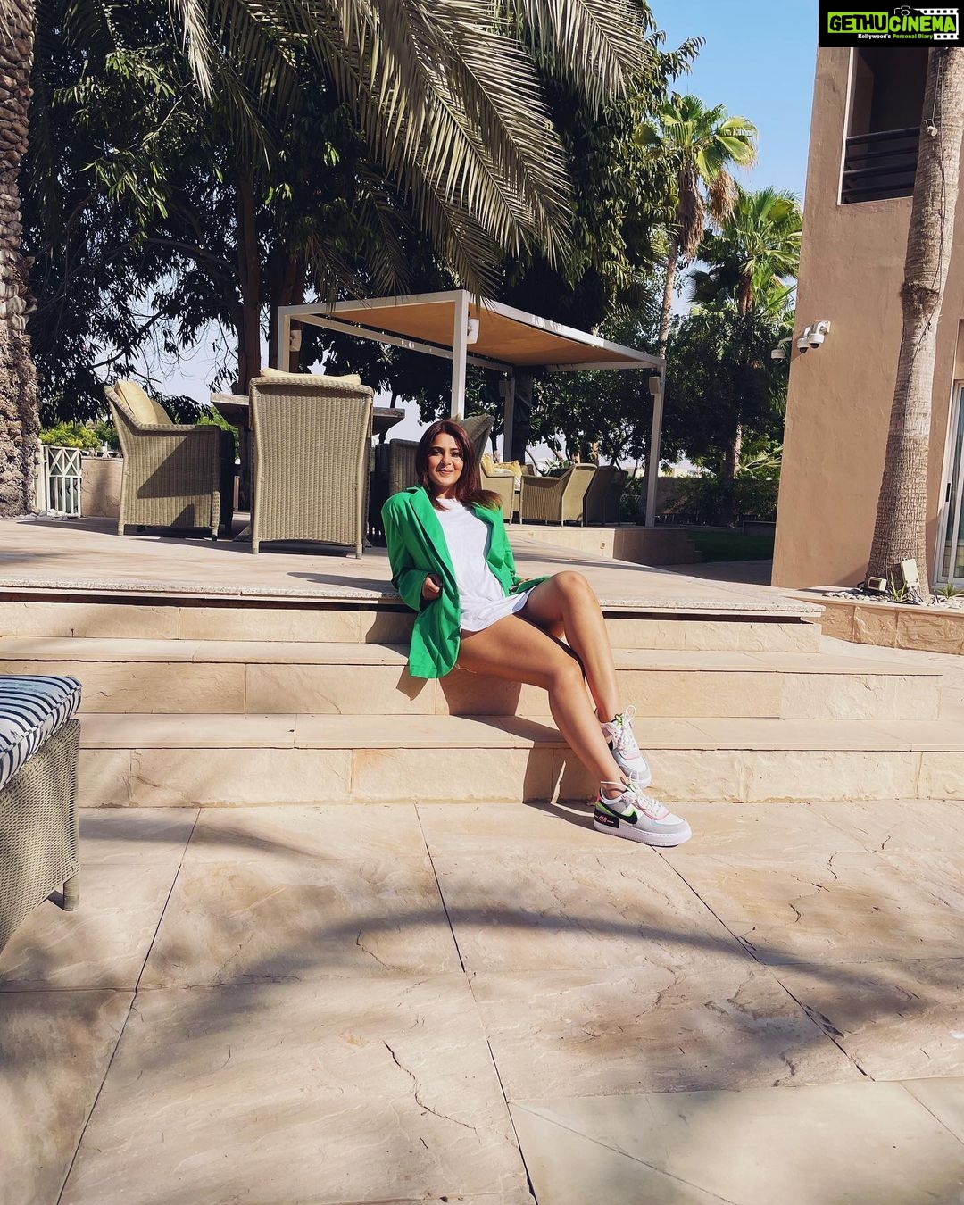Jennifer Winget Instagram - Sometimes in life, you just have to green and bear it! 😬💚