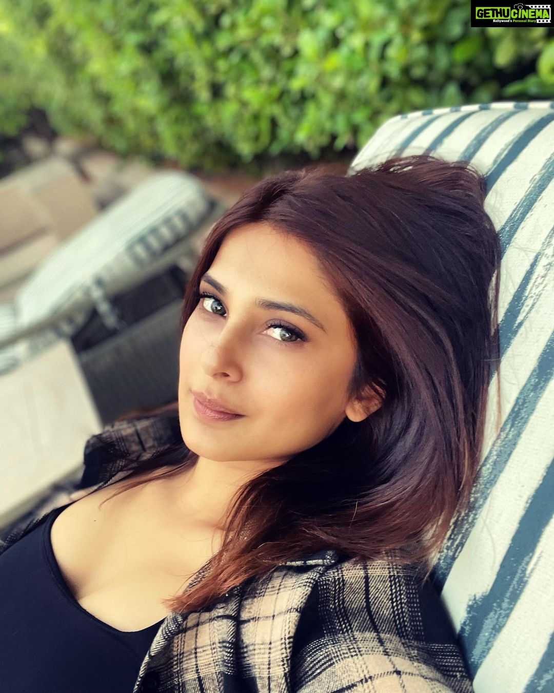 Jennifer Winget Instagram - …And Lying Low!