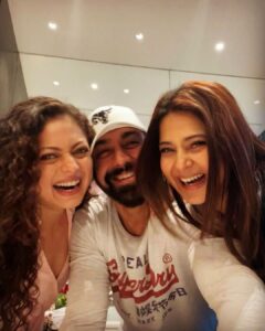 Jennifer Winget Instagram - Tis the season to be merry.. and boy did we see that advice thoroughly to the T! Thank you @rk945 and Deepa for a super fun Bru..lunch❤️ #friendslikefamily#squad