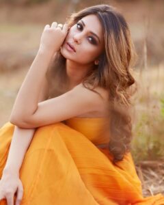 Jennifer Winget Instagram - There’s sunshine in my soul today ...and we’ll just leave it at that! Cheers, my dearies!