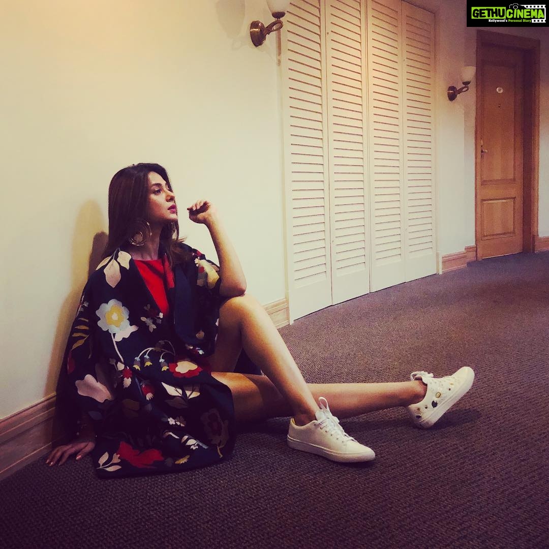 Jennifer Winget Instagram - Rounding off with Rajkot for @skechersindia And @sahilkochar It’s safe to say Im keeping this jacket? Love love your clothes! Rajkot, Gujarat