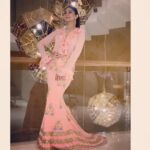 Jennifer Winget Instagram - Guwahati Got Me Blushin’ Pink! Thank You Vibrant City. 😘 Until Next Time. #NavratriNights Guwahati, Assam