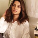 Jennifer Winget Instagram - Next time someone wants to know about my deepest fantasy. Let them know its 8-10 Hrs of uninterrupted sleep! #nightshift #aharddaysnight #worknight