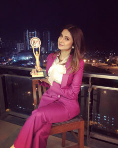 Jennifer Winget Instagram - For Today, I am Indian Affairs Most Promising Versatile TV Actress of the Year
.... And Thank You for that!🙏🏻❤️