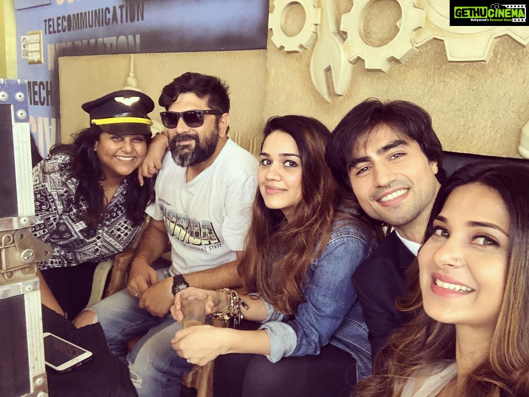 Jennifer Winget Instagram - Preparing for take off. Captain, Co-pilot and a crazy ass crew! #dreamteamatwork