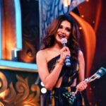 Jennifer Winget Instagram - Marking 4 million with this baby at the @ITAwards Way to go eh!? Blessed...and It only gets better!