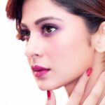 Jennifer Winget Instagram – Vanity Insanity! 
Makeup: @mukeshpatilmakeup 
Hair : @jadhavsharda