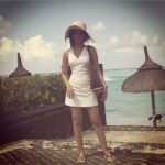 Jennifer Winget Instagram – Flip flops ✔ Sun hat ✔ Beach bag ✔Sunscreen ✔ Swimmer ✔Now…Take me to my beach!!! #onlocation #Mauritius