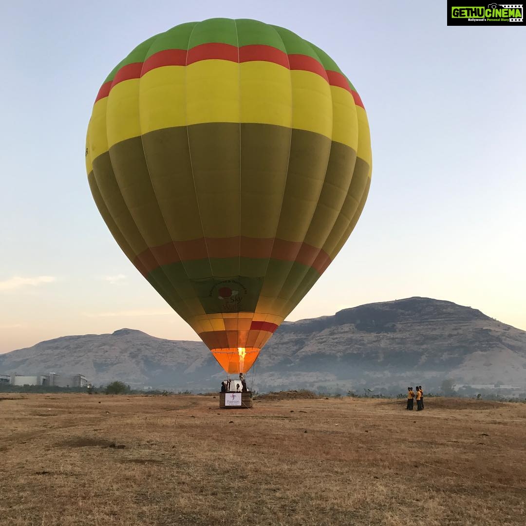 Jennifer Winget Instagram - I have three words for you @therealkushaltandon - HOT AIR BALLOON 😄 #whattaday #whattaway #Beyhadh gets set for an explosive turn of things