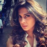 Jennifer Winget Instagram – Multitasking on the job – Meet Maya the selfie pro! 😉