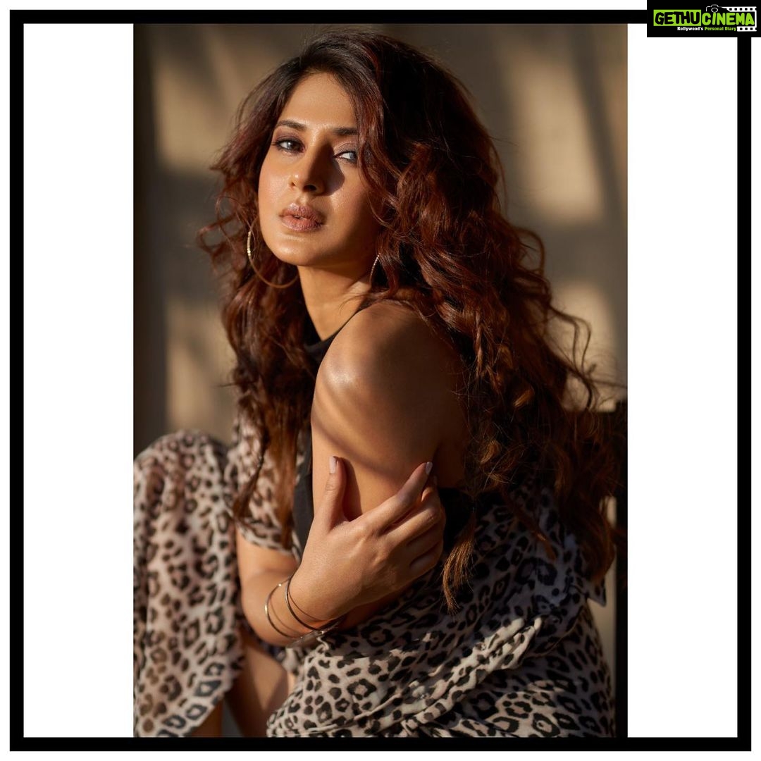 Jennifer Winget Instagram - This heat makes me realise, I need to get my act together! Wouldn’t take too well to hell at all! 🥵🤯 . Photographed by: Kevin Nunes (@kevin.nunes.photography) Concept & Art Direction: Simone Nicole DCruz (@simmerouquai) Styled by: Natasha Bothra (@natashaabothra) Hair: Bblunt / Vanessa Fernandes (@vanessafernandes19) (@bbluntindia) Make up: Sonam Vaghani (@sonamvaghani.mua) Assistant Stylists: Alisha Mistry and Bhavini (@_alishamistry_ ) (@bhavini.12) Cape: @ananas.goa @lana_sophia_desouza Location: Pali Beach Resort (@palibeachresortofficial)