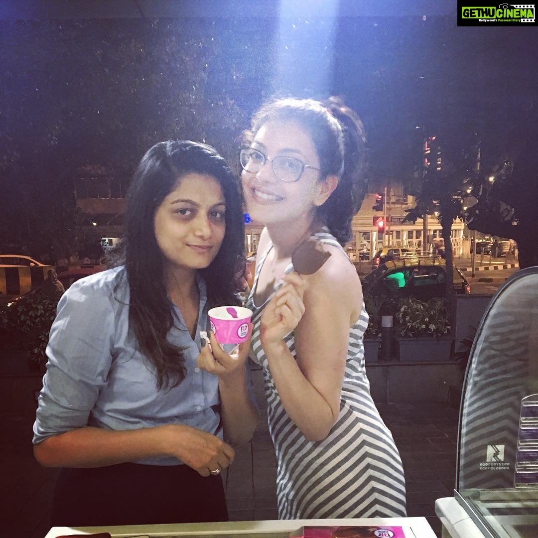 Kajal Aggarwal Instagram - Who doesn't love some spotlight 💁🏻 devouring my midnight icecream craving with @tinatales 🍦💕