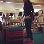 Kajal Aggarwal Instagram – #keepingresolutions #fitness #goals #motivation #stronggirls #workhard #trainhard @prashant_pandit04 raises the bar, every time (literally!) and that’s how I spent my Sunday #legsday 💪🏻👊🏻