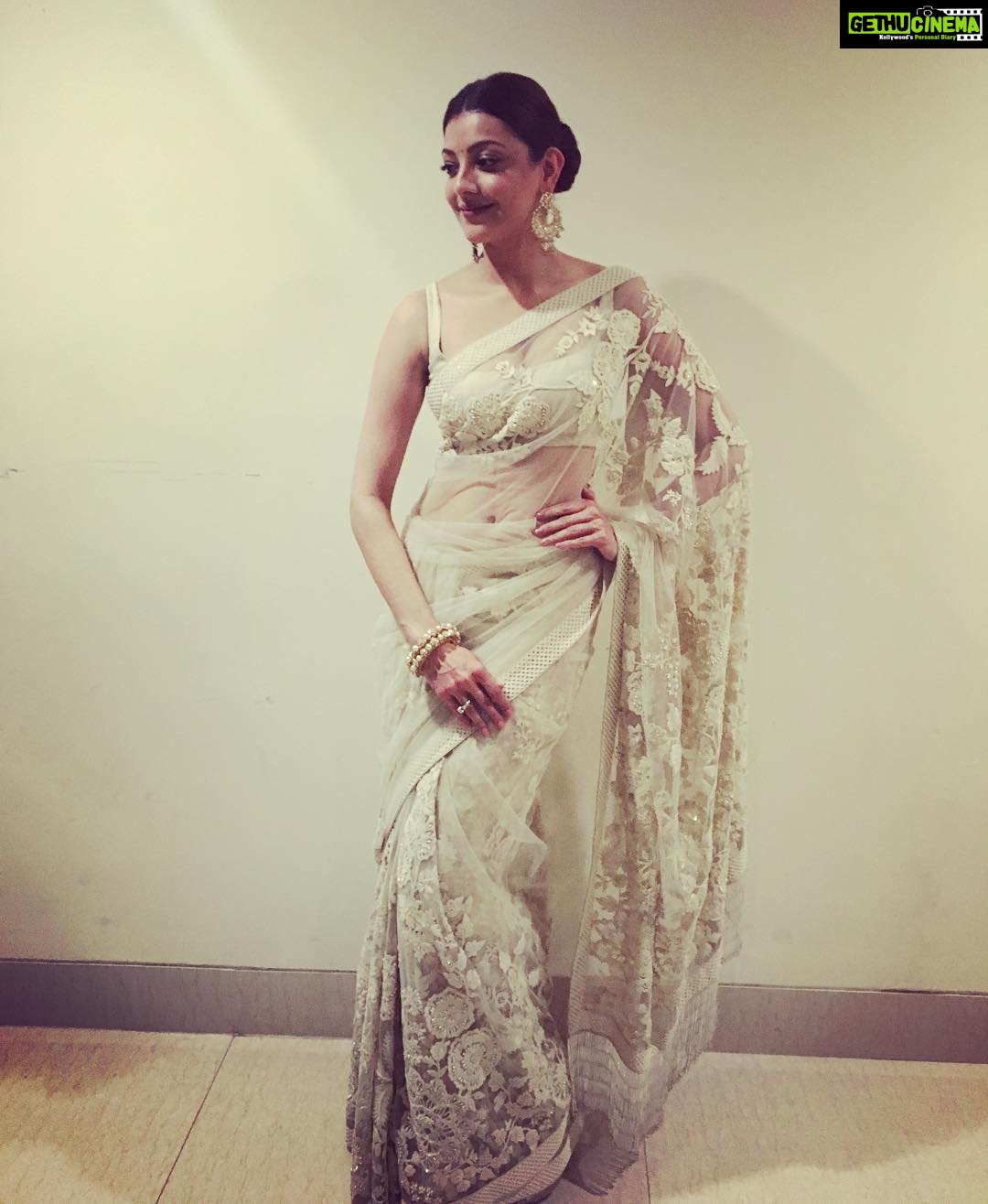 Kajal Aggarwal Instagram - Wearing my favourite @sabyasachiofficial @kishandasjewellery earrings, @johri_by_amaze_jewels bangles- for the pre release event of #khaidi150 thanks for all the love #Vijaywada and #Guntur ❤️ Haailand