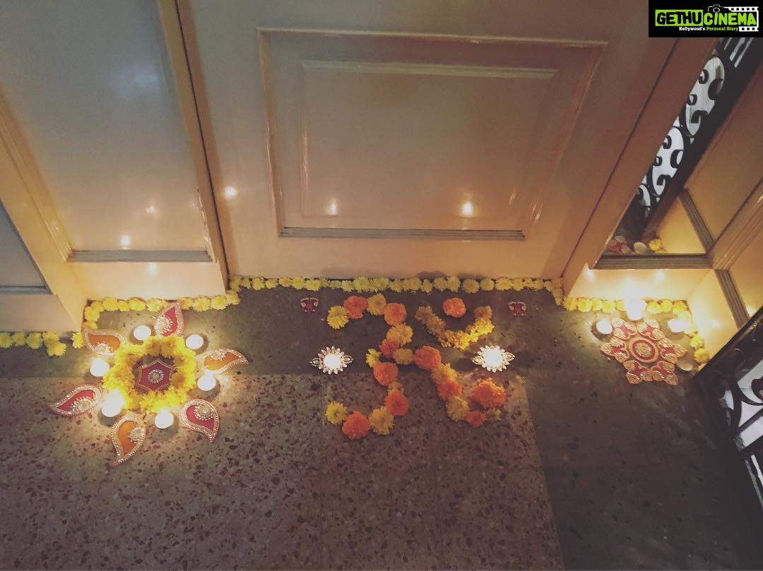 Kajal Aggarwal Instagram - #happydiwali #beautifulhomes #welcominggoddesslakshmi #taashparty