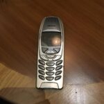 Kajal Aggarwal Instagram - And somebody I know still uses this.. #vintage #oldisgold #oldschool #oldfashioned #nokia #howdoyoustillexist 😂👌