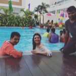 Kajal Aggarwal Instagram - #poolparty #kavalaivendam @actorjiiva