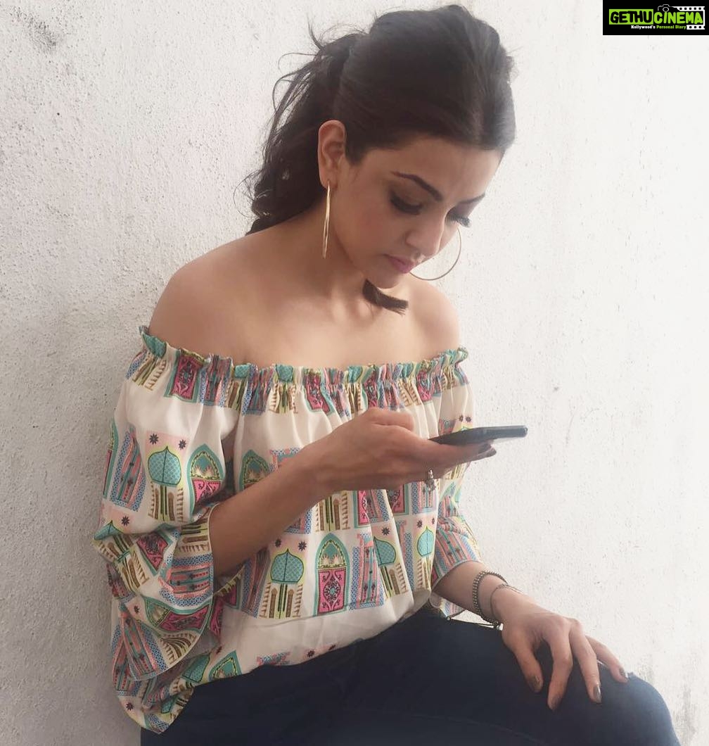 Kajal Aggarwal Instagram - Busy day at work but first let me #instagram 😁😘 #sneakpeak to my shoot