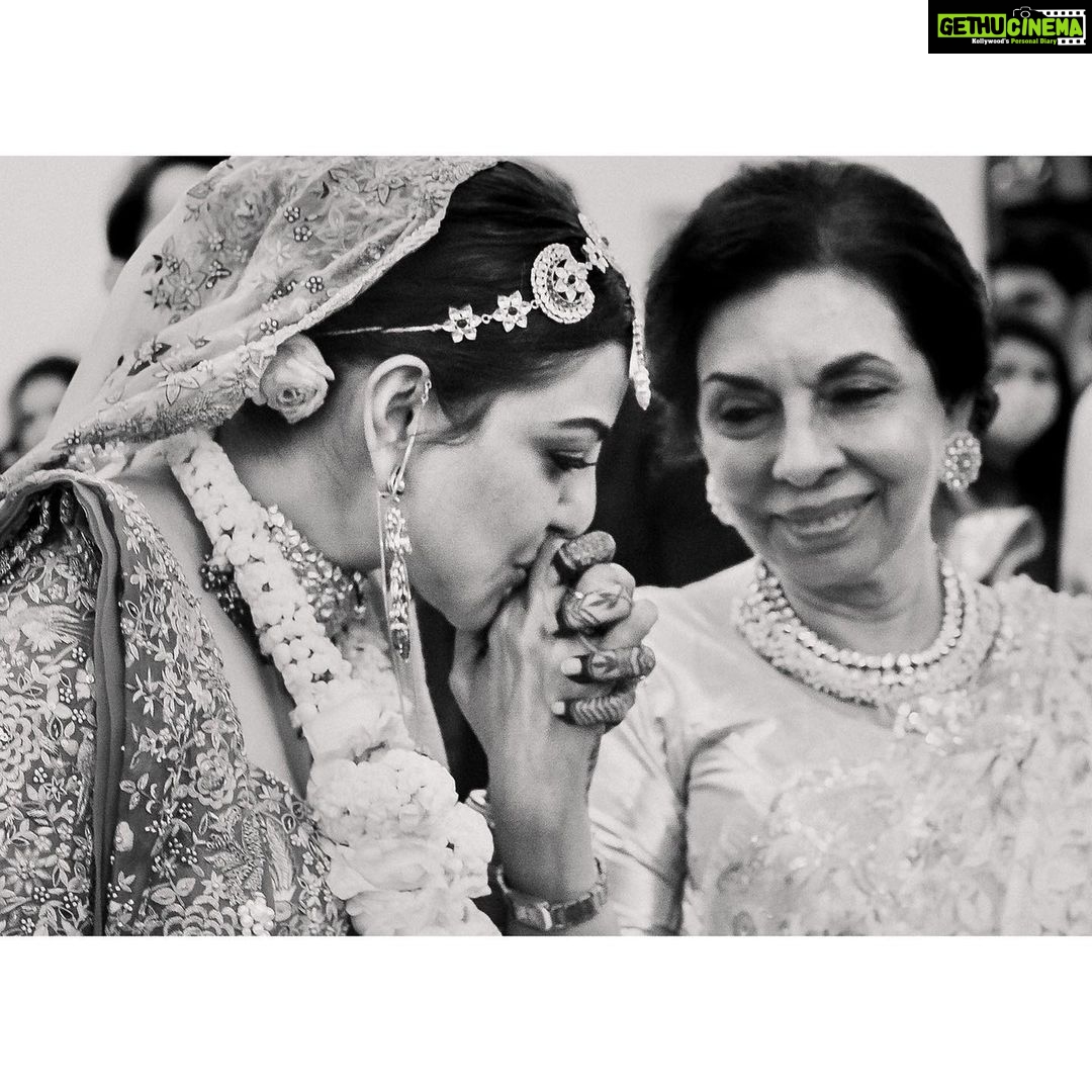 Kajal Aggarwal Instagram - I couldn’t be more grateful for having you in my life. Happy birthday mom ! ❤️ @dheerakitchlu