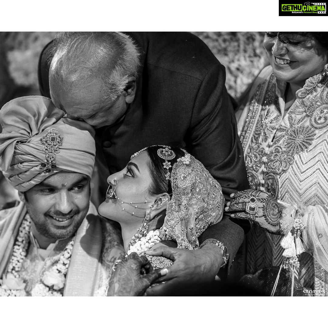Kajal Aggarwal Instagram - When pictures speak a 1000 words. We love you papa. Happiest birthday! 😘❤️🎂🥳