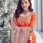 Kajal Aggarwal Instagram - 🧡 Outfit : @shyamalbhumika Jewellery : @sunita_shekhawat_jaipur Jootis : @fizzygoblet Stylist: @stylebyami @stylebyamibrides Style team: @tanyamehta27 Make up : @vishalcharanmakeuphair Hair : @divya.naik25 Pic courtesy : @rahuljhangiani Photographer: @storiesbyjosephradhik