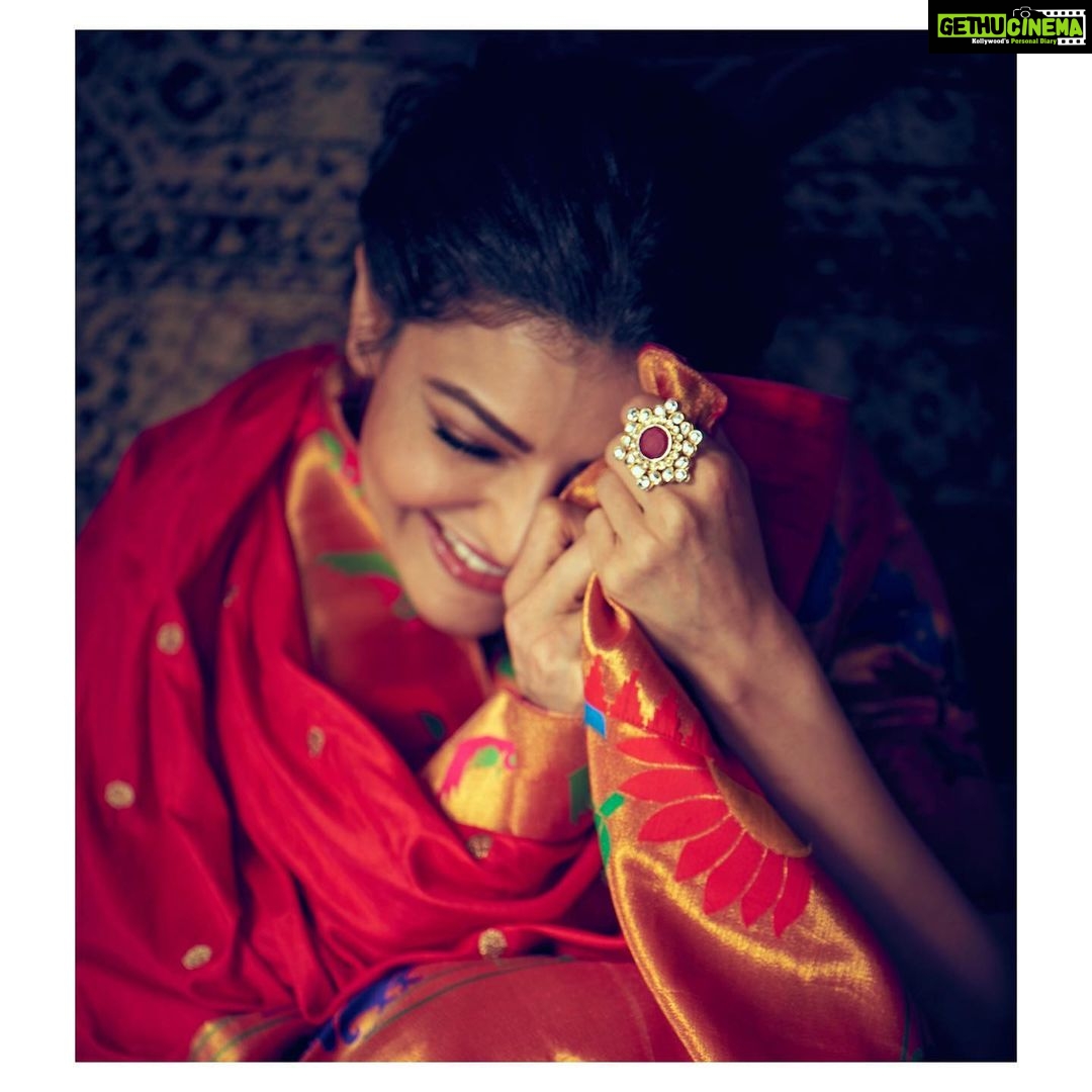 Kajal Aggarwal Instagram - #thelaughingseries #thisiswhatidoonset #funcampaigncomingsoon