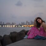 Kajal Aggarwal Instagram - I’ve always hung out at marine drive, ever since I can remember. Sat at the exact same place and laughed with my besties over inane nothing, from those 20-minute-power-walks, to running marathons, learned how to drive, enjoyed the monsoons over ‘aamraas’ and summers over midnight Icecream, and ofcourse, cried over heartbreaks as well. This place will forever be a part of my soul.