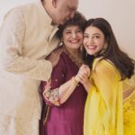 Kajal Aggarwal Instagram – Dear mom and dad, you raise each other higher and raised us to constantly strive to be better versions of ourselves! Happiest anniversary my sunshine parents 😘❤️😘❤️ love you loads! @vinayagg2060 @suman.agg09