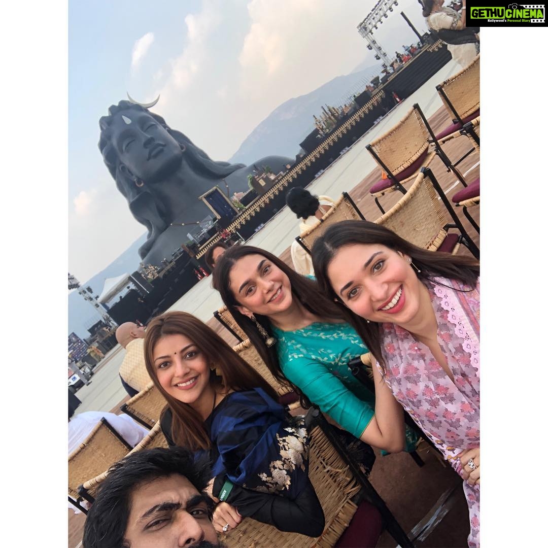 Kajal Aggarwal Instagram - Best way to celebrate #Mahashivratri ❤️🙏🏻 @sadhguru @tamannaahspeaks @ranadaggubati @aditiraohydari Adiyogi Shiva Statue