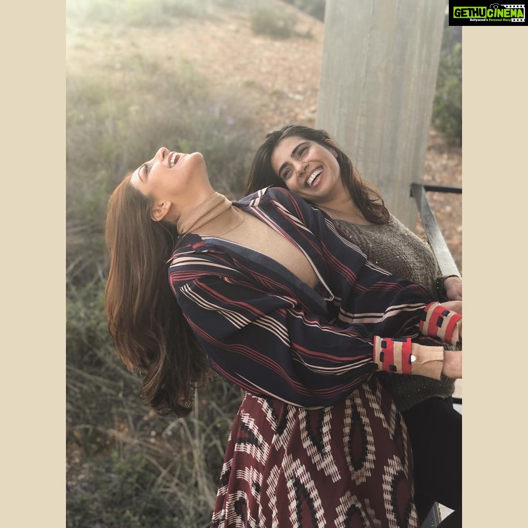 Kajal Aggarwal Instagram - It is one of the blessings of old friends that you can afford to be stupid with them.. #laughingovernothing with @divya.vaswani04 Cretas, Spain