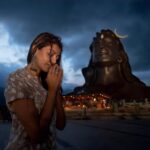 Kajal Aggarwal Instagram - Thank you @Sadhguru for the most amazing gurupurnima 🙏🏻 you’re our guiding light, thank you for teaching me to always choose a state of joy and never lose the ability to wonder 🙏🏻 Isha Foundation, Velliangiri Foothills, Coimbatore, Tamil Nadu