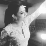 Kajal Aggarwal Instagram - #thesuperwomanpose #withatouchofindianjhumkasofcourse #vanityvandiaries Nirmal