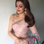 Kajal Aggarwal Instagram – #Repost @nkdivya (@get_repost)
・・・
Beeauuttttyyyyyy ❤️ @kajalaggarwalofficial in a stunning @manishmalhotra05 saree , earrings @purabpaschim for the promotions of #vivegam in Chennai today! 
HMU – @vishalcharan86 @ashwini_hairstylist Sun Network