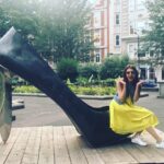 Kajal Aggarwal Instagram - AND... I find my missing glass sandal !!! 💁🏻🤣👠 #moderndaycinderella #version2017 #momentslikethese #nowaitingforprincecharming #getityourself #girlswhoareboss 👊🏻 Golden Square