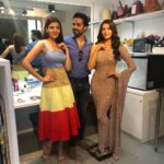 Kajal Aggarwal Instagram – #throwback to @mtssingapore wax statue launch a year ago❤️ @kitchlug got a private viewing before she was launched to the whole world, he flew in to Singapore for a couple of hours on the 4th, just so that he could be there for my big moment 😍😘 and had to reach Germany for his work commitment on the 5th morning.  p.s- who knew the pandemic would become such a life altering / threatening event back then!  #timeflies  p.s.s- I love how he’s got eyes only for me 😜 #flashbackfriday Madame Tussauds Singapore