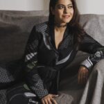 Kajol Instagram – When u can’t see something head on, try looking at it sideways.

#differentpointofview #differentworld