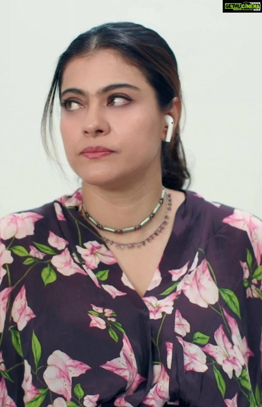Kajol Instagram - Had to go for a head massage after this heavy Hindi sesh with Milan, aka Mr Kunaal. 🙄Oh btw, #Tribhanga, now streaming, only on 'Dhravibhut Madhyam', Netflix. 😍 @ajaydevgn @banijayasia @deepak30000 @rishinegi24 @siddharthpmalhotra @paragdesai9 @mipalkarofficial @azmitanve @renukash710 @realkunaalroykapur @alchemyfilmsprivatelimited @meenaiyerofficial @kumarmangatpathak @ADFFilms @netflix_in