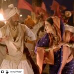 Kajol Instagram - The longest year ever ... #1YearOfTanhaji! #Repost @ajaydevgn • • • • • • Tanhaji-The Unsung Hero helped ADFFILMS & me begin last year with a box office bang🎉 Due to the Pandemic, the rest of 2020 remained a blur. A year on, I’m taking time to celebrate this brave warrior again✌️Here’s to my co-actors, director & entire cast, and crew. Jai Bhawani, Jai Shivaji🙏 #1YearOfTanhaji @kajol #SaifAliKhan @sharadkelkar @omraut @kumarmangatpathak @meenaiyerofficial @vickssharma #DharmendraSharma @ny_vfxwaala #AnilThadani #AAFAilms @adffilms #Bhushankumar @tseriesfilms