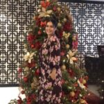 Kajol Instagram - Spin and sparkle . Still feeling the Christmas dust on me ..... #lasttreeoftheseason Singapore