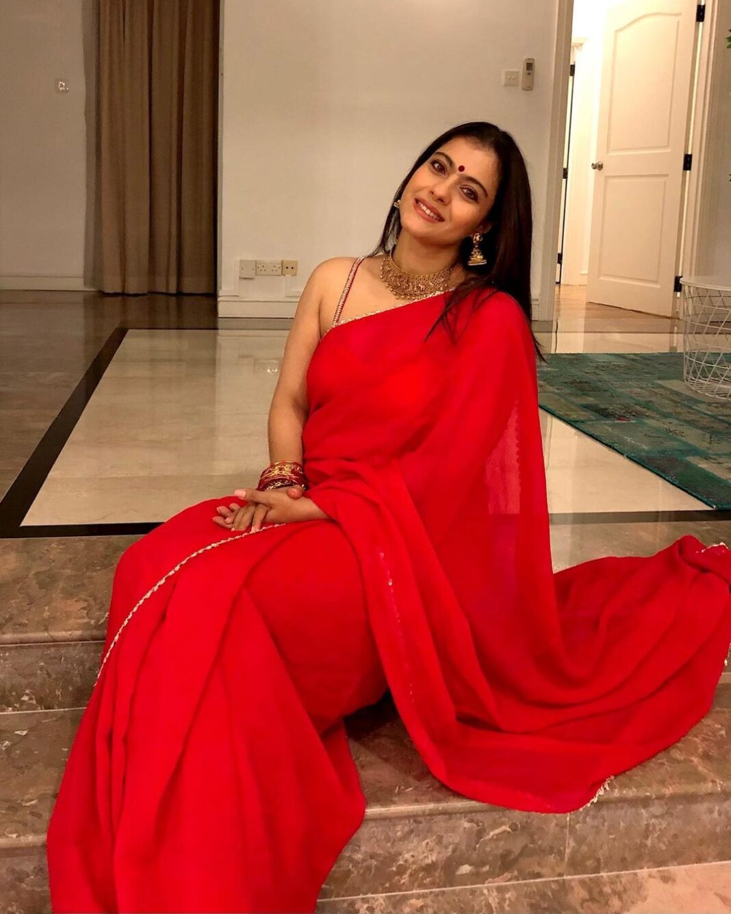 Kajol Instagram - Hunger games series . Swipe for the fun:- ( pls read appropriate captions given below ) 1. Waiting for the moon with ❤️n patience 2. Slowly losing it 3. Serial killer is happening 4. Agar khaana nahi mila toh.... 5. Hey bhagvan aasman me nahi to phone pe to chand dikhade!!!